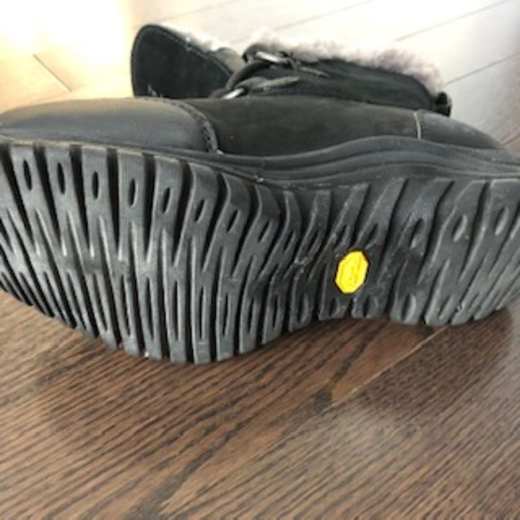 UGG Womens Ostrander Boot Size 6 - Picture 6 of 7